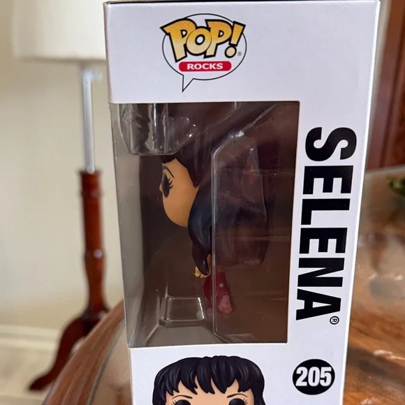 Funko Pop Selena in Sparkling Red Outfit - Picture 5 of 9